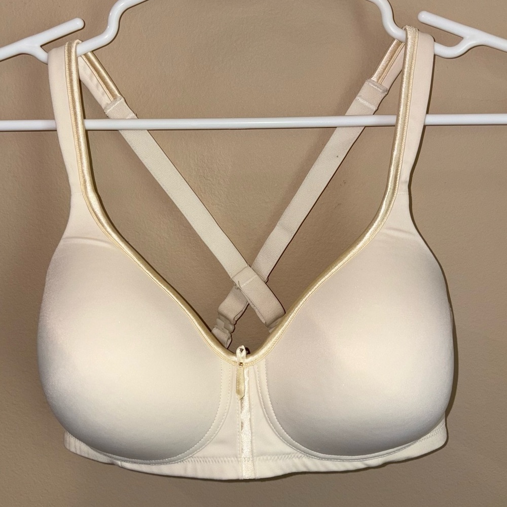 Vanity Fair Cream Wireless Bra with Smooth Finish and Adjustable Straps, 36C